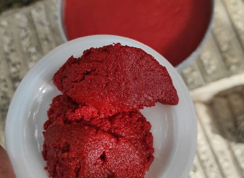 رب گوجه فرنگی غلیظ با بافت پر قدرت و رنگ طبیعی